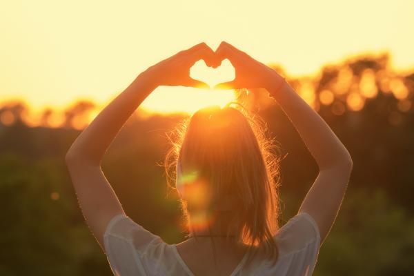 Czy trudno jest siebie polubić? Wywiad z autorkami poradnika Jestem wystarczająca. Jak pokochać siebie