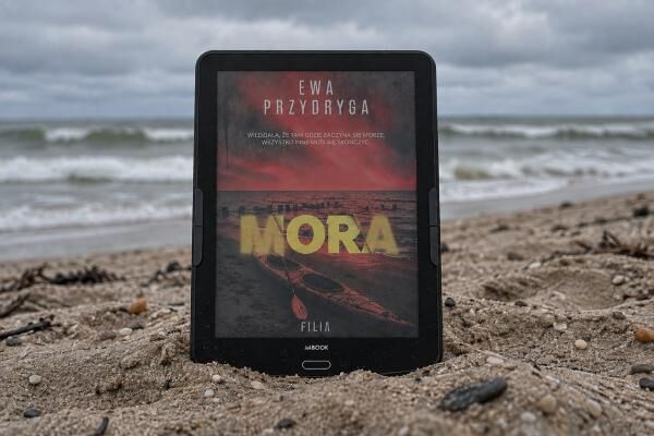 "Bądźcie gotowi na to, żeby wejść pod skórę moim bohaterom" - wywiad z Ewą Przydrygą, autorką książki "Mora"