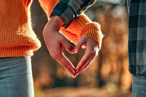 Spicy romanse - idealny przepis na chłodniejsze jesienne dni? Wywiad z autorką Moniką Czugałą