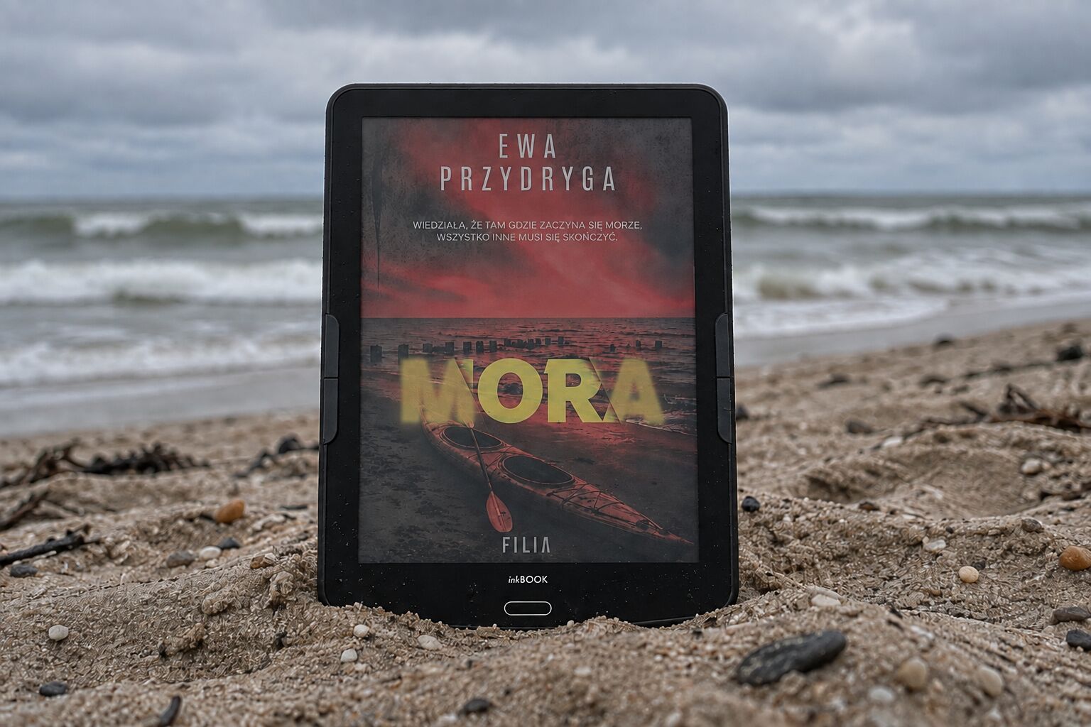 "Bądźcie gotowi na to, żeby wejść pod skórę moim bohaterom" - wywiad z Ewą Przydrygą, autorką książki "Mora"
