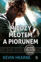 Okładka - Kroniki Żelaznego Druida (#3). Między młotem a piorunem. Kroniki Żelaznego Druida 3 - Kevin Hearne