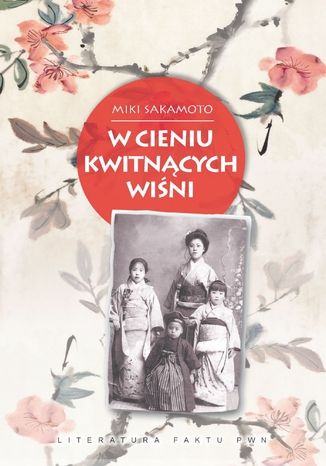 Okładka książki/ebooka W cieniu kwitnących wiśni