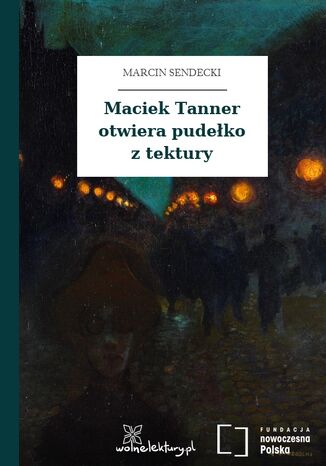 Maciek Tanner otwiera pudełko z tektury