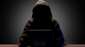 Okładka - Darknet. Kurs video. Podróżowanie po ciemnej stronie sieci - Jakub Kubś