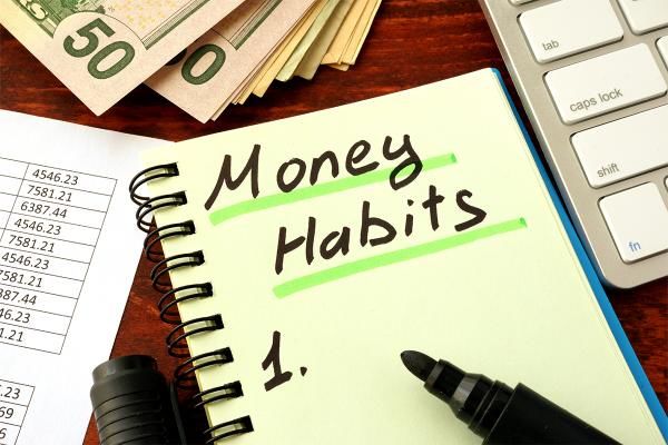 5 nawyków finansowych, których wdrożenie pomoże Ci lepiej zadbać o własne finanse i w konsekwencji stać się bogatszym i szczęśliwszym człowiekiem | Blog księgarni Onepress