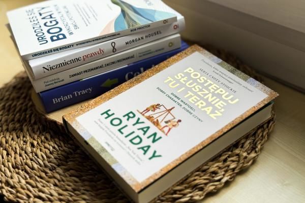 5 książek, które zmieszczą się do walizki i rozwiną Twoje myślenie! | Blog księgarni Onepress
